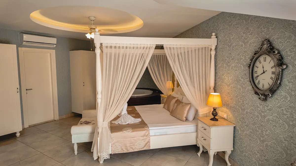 Honeymoon Room