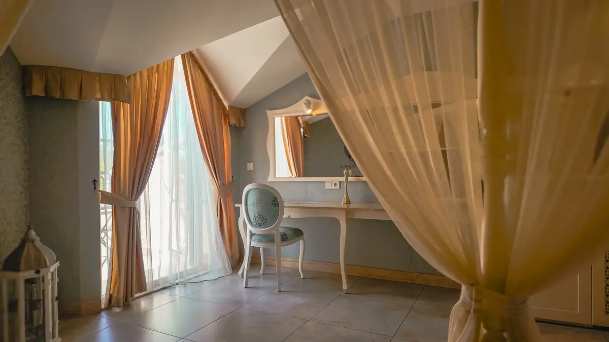 Honeymoon Room